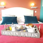 Les Chants D'ailes - Face Hotel