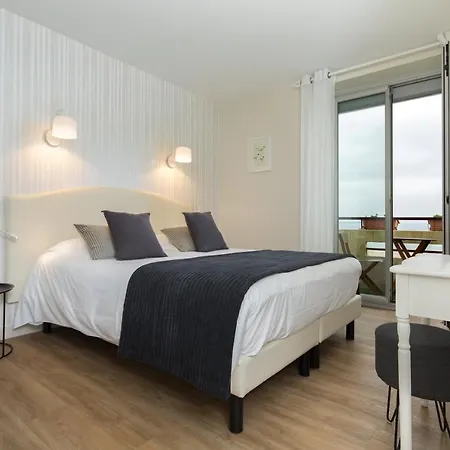 Les Chants D'ailes - Face Hotel